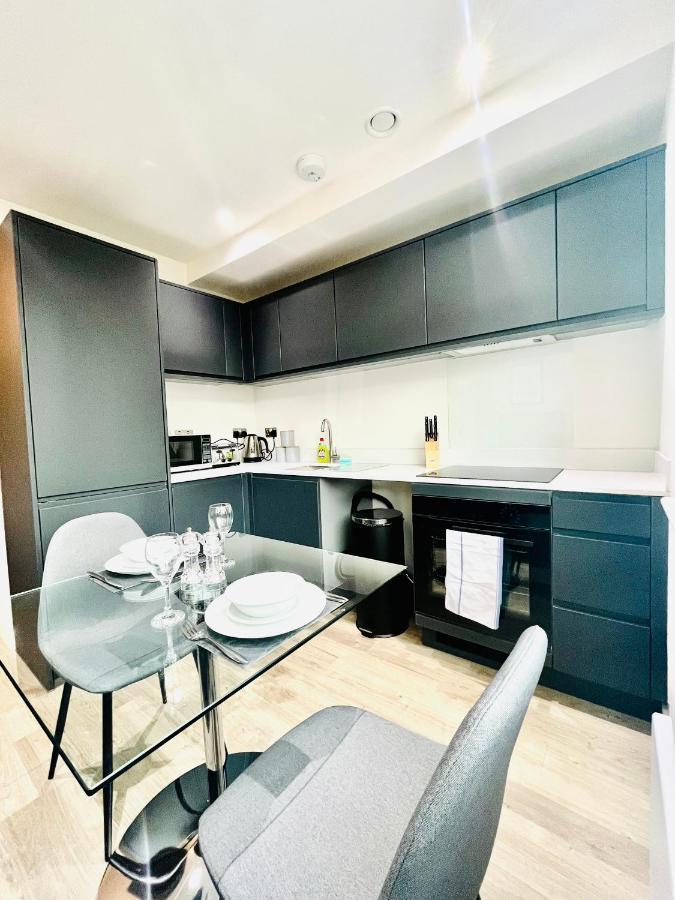 Stylish Studio Apartment Near To Old Trafford Stadium Manchester Eksteriør billede