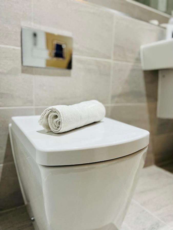 Stylish Studio Apartment Near To Old Trafford Stadium Manchester Eksteriør billede