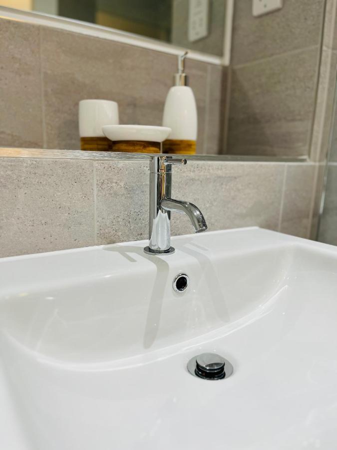 Stylish Studio Apartment Near To Old Trafford Stadium Manchester Eksteriør billede